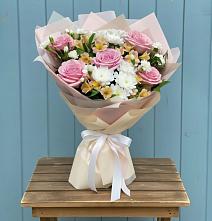 Букет цветов из:  Гвоздики, Орхидеи и Розы в Боргустанской