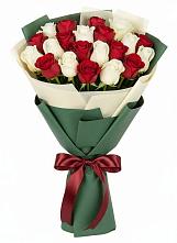 Букет Микс из красных и белых роз в Боргустанской