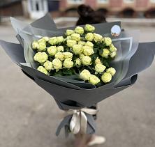 Букет Белые кустовые розы Солинеро в Боргустанской