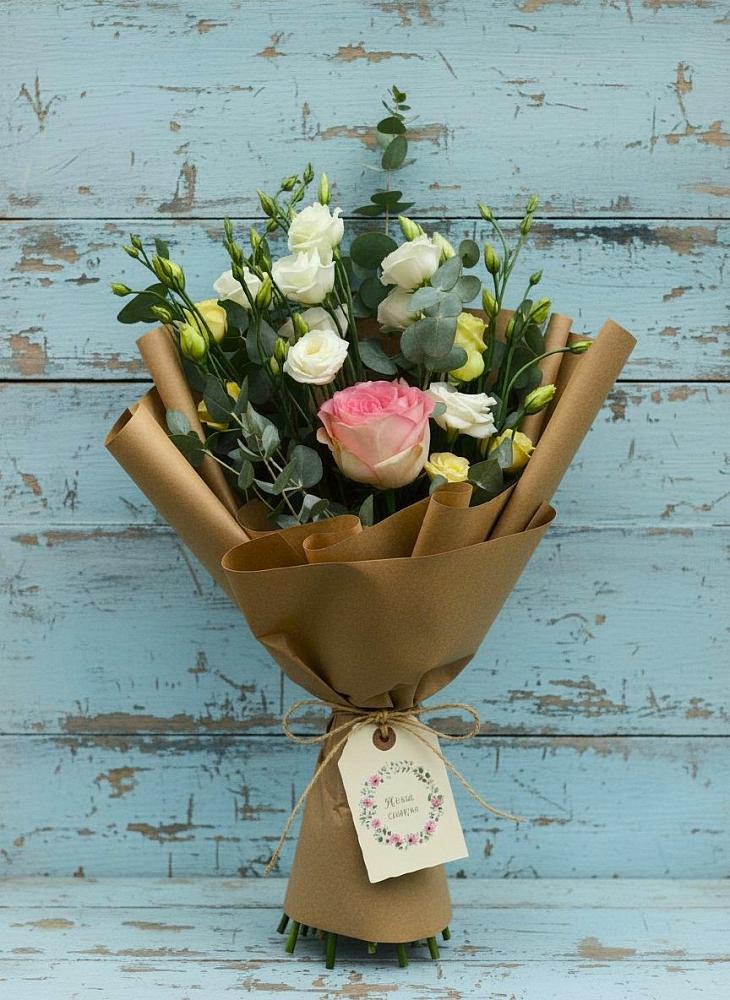 Букет цветов из: Розы и Лизиантусы в Боргустанской