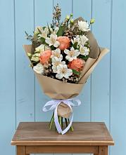 Букет цветов из:  Альстромерии, Лизиантусы, Розы и Хризантемы #REPLACE_PRED# Боргустанской