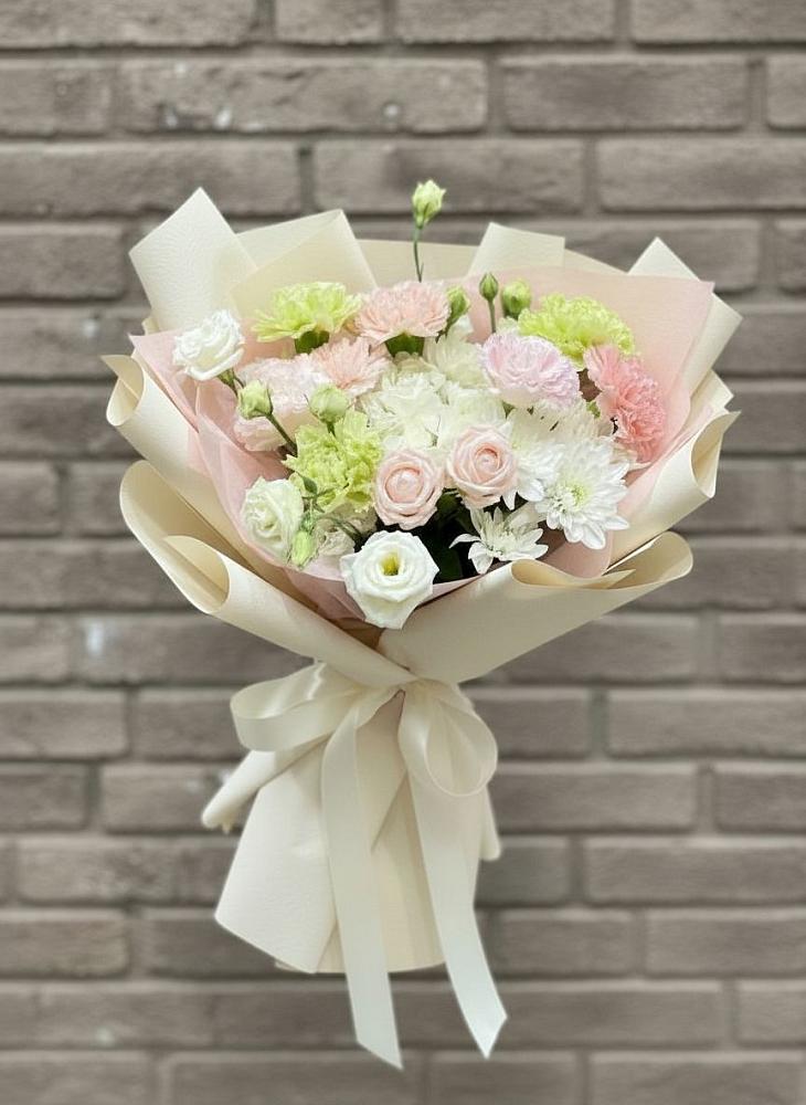 Букет цветов из: Гвоздики, Розы, Лизиантусы и Хризантемы в Боргустанской