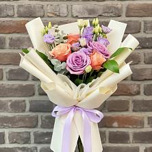 Букет цветов из:  Лизиантусы и Розы в Боргустанской