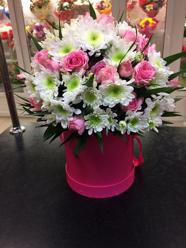 Цветочная композиция из Розы и Хризантемы в шляпной коробке в Боргустанской