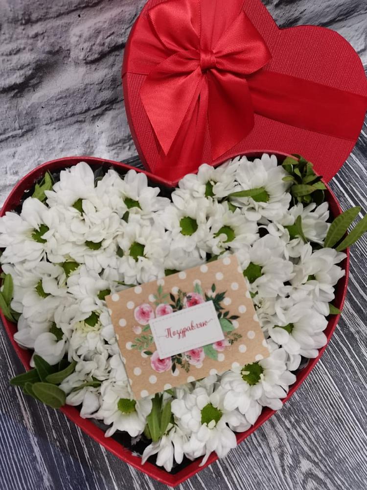 Цветочная композиция из Хризантемы в виде сердца в Боргустанской