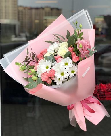 Букет цветов из: Розы, Лизиантусы и Хризантемы в Боргустанской
