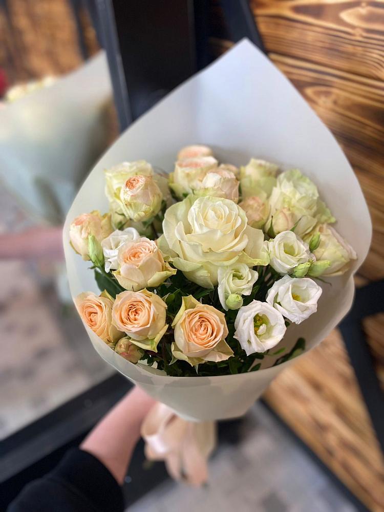 Букет цветов из: Розы и Лизиантусы в Боргустанской